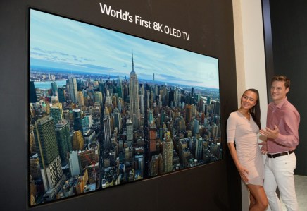 LGE_8K-OLED-TV_00-1024x704